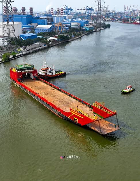 LCT (Landing Craft Tank)